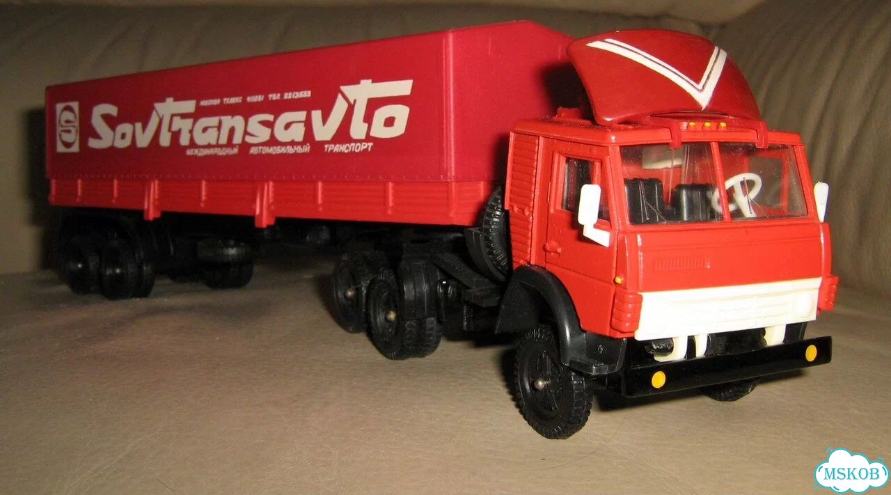 Камаз-5410 с полуприцепом СОВТРАНСАВТО 1:43 фото 2