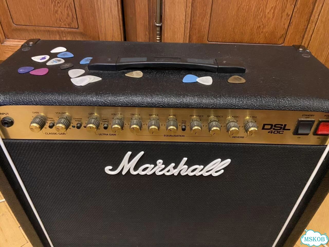 Гитарный комбоусилитель marshall DSL 40C фото 3
