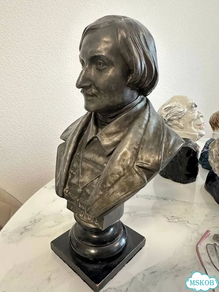 Бюст H.B. Гoгoля, мастерская C. Дoбрoдeевa фото 2