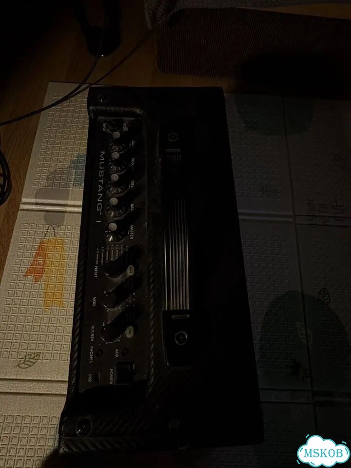 Комбоусилитель Fender Mustang I фото 4
