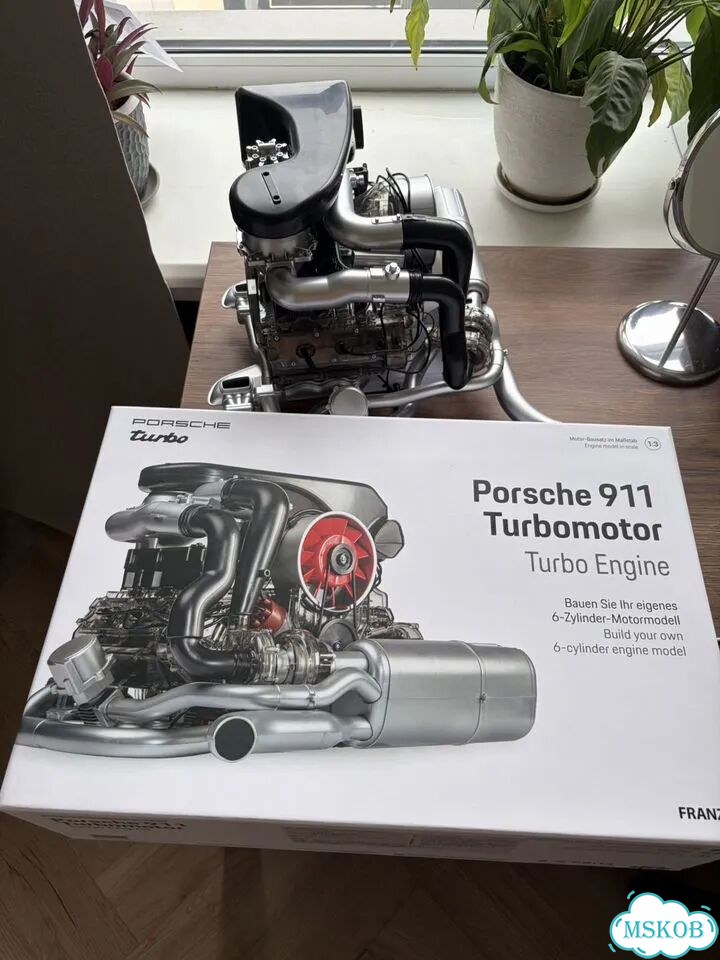 Сборная модель двигателя Porsche фото 1