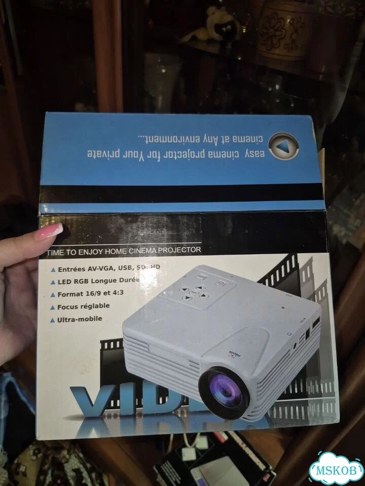 Портативный мини-проектор LED Projector UC28 фото 3