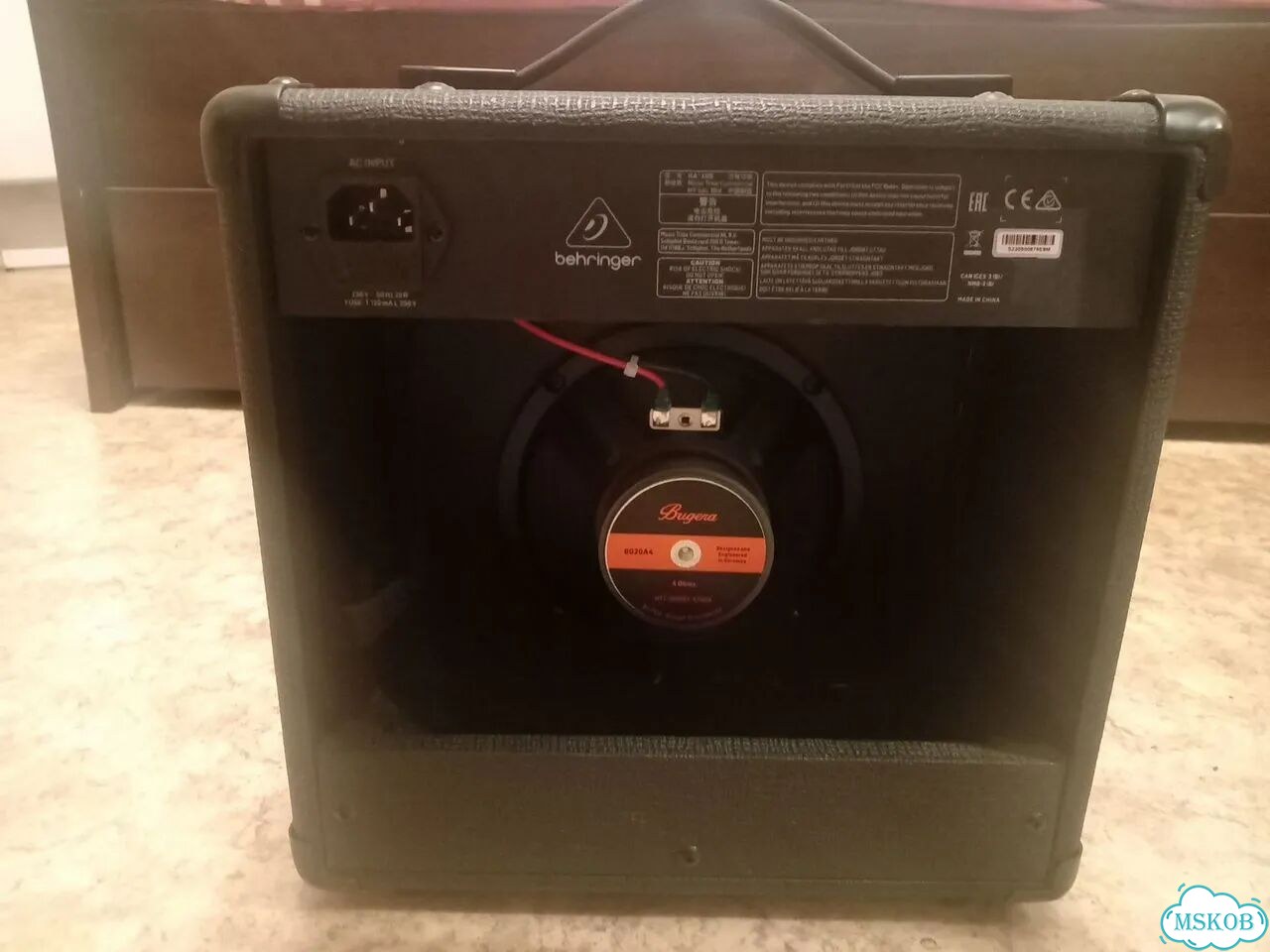 Гитарный комбоусилитель benringer HA-10G фото 2