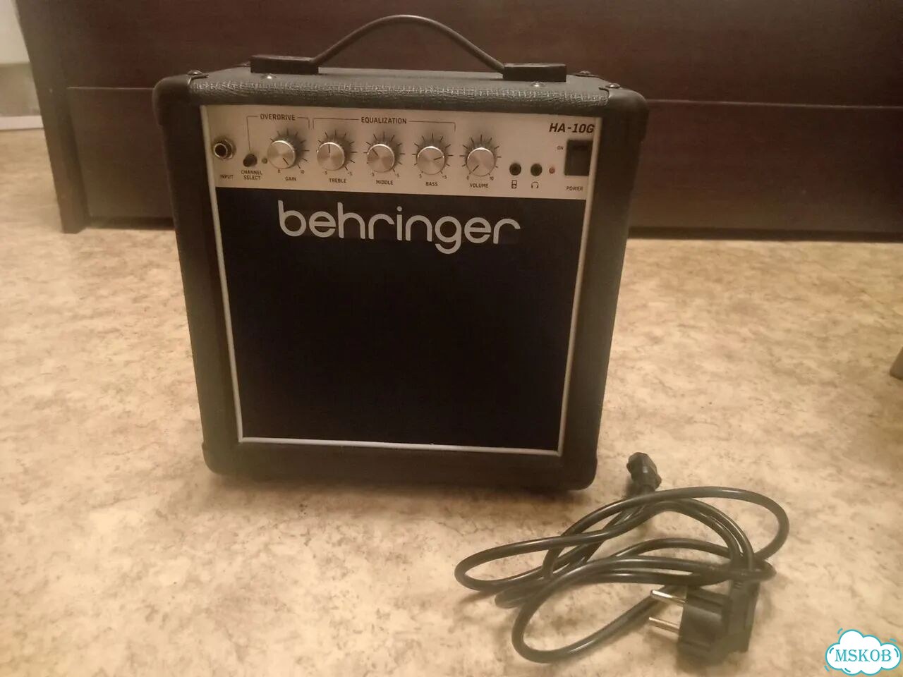 Гитарный комбоусилитель benringer HA-10G фото 3
