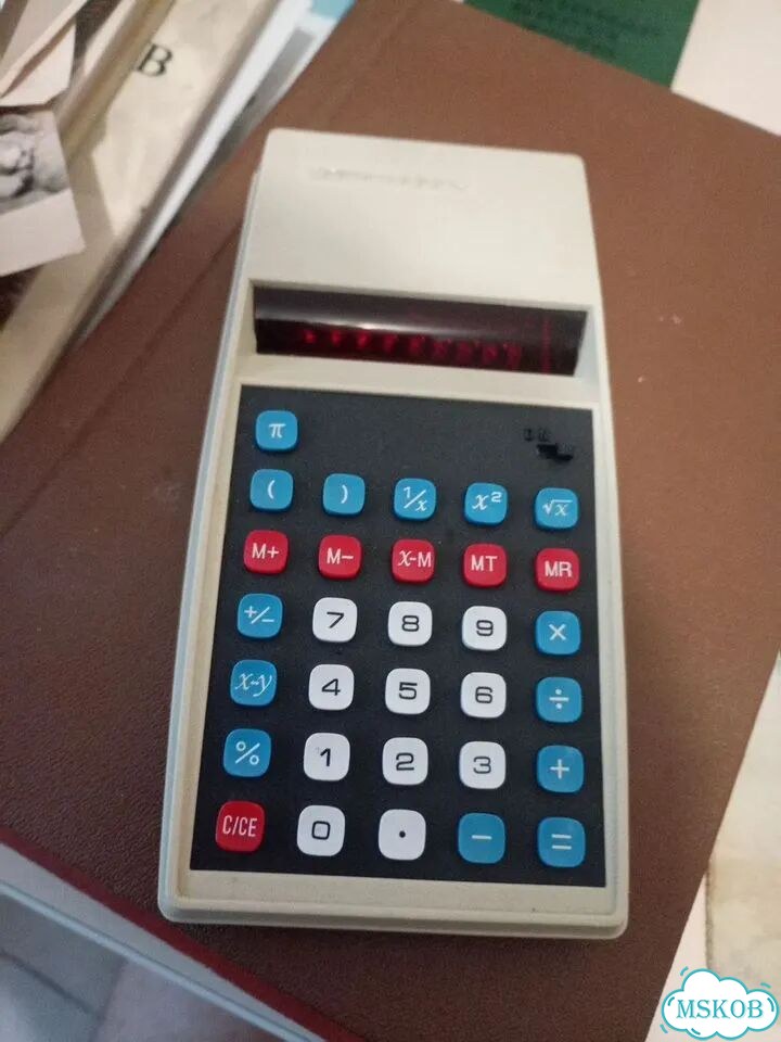 Калькулятор Commodore 899a Англия 70х б/у рабочий фото 1