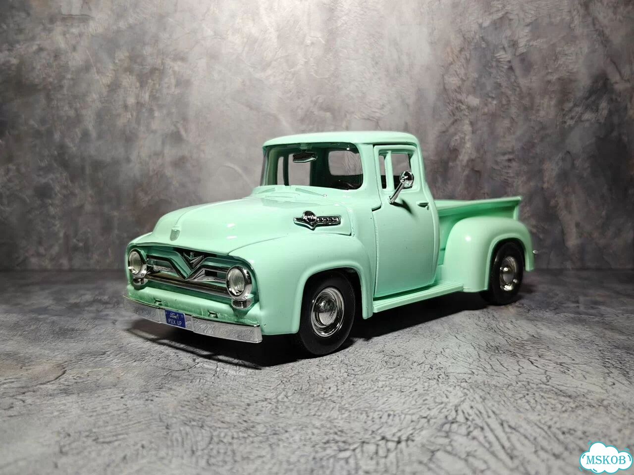 Модель 1/24 Ford F-100 Pickup 1955 Mint, Motormax фото 1