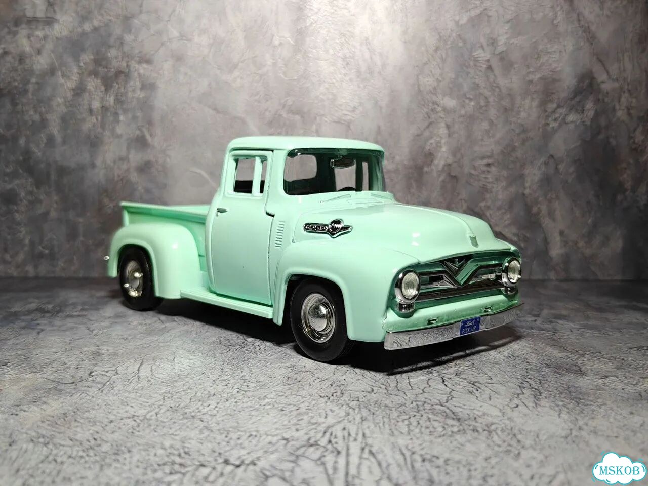 Модель 1/24 Ford F-100 Pickup 1955 Mint, Motormax фото 3