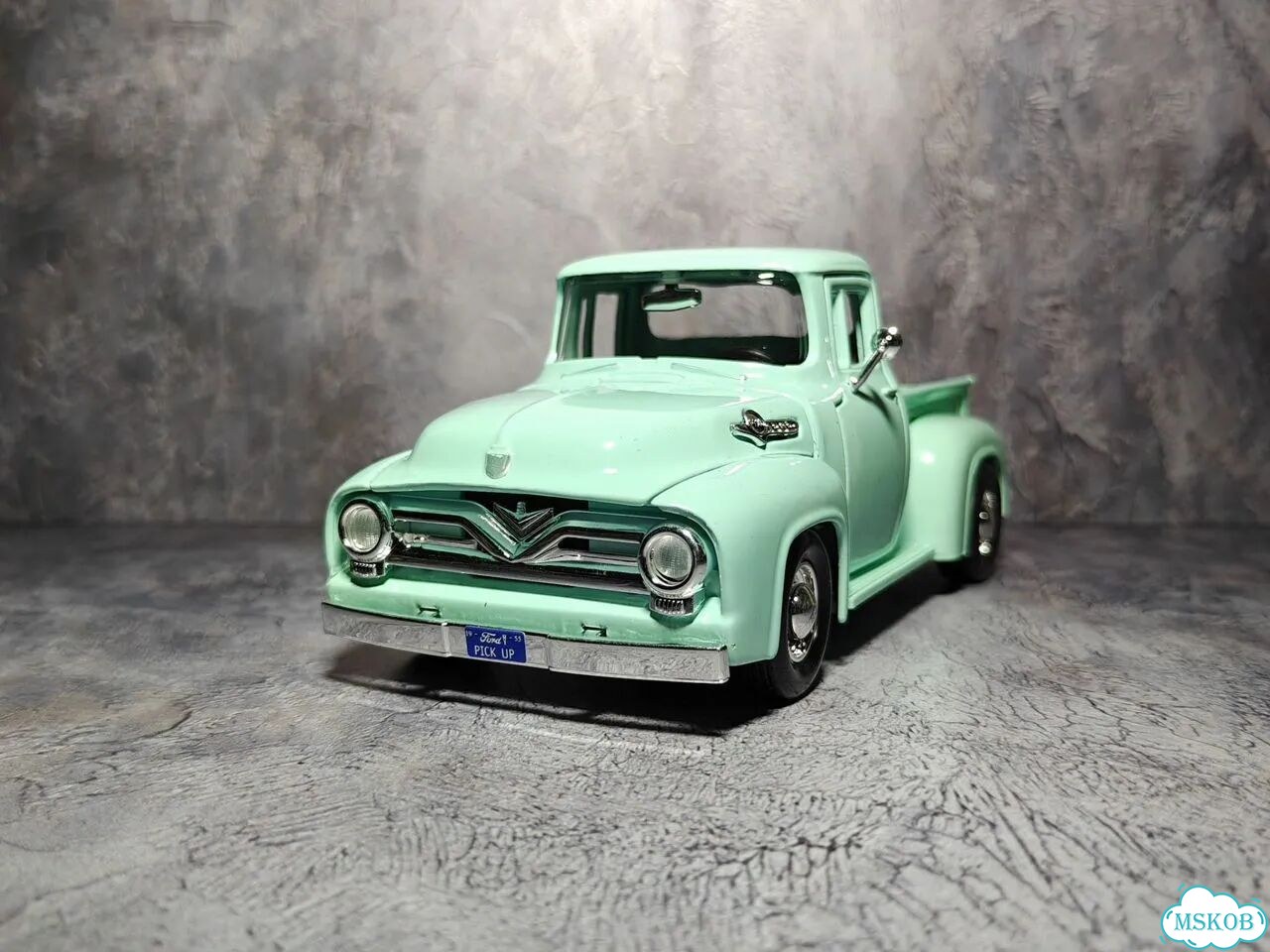 Модель 1/24 Ford F-100 Pickup 1955 Mint, Motormax фото 4
