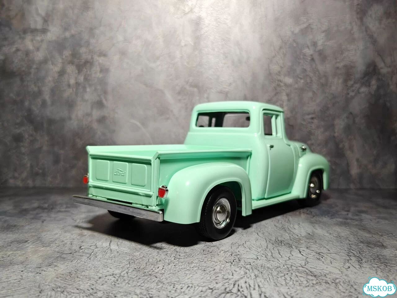 Модель 1/24 Ford F-100 Pickup 1955 Mint, Motormax фото 6