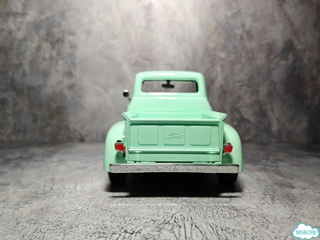 Модель 1/24 Ford F-100 Pickup 1955 Mint, Motormax фото 7