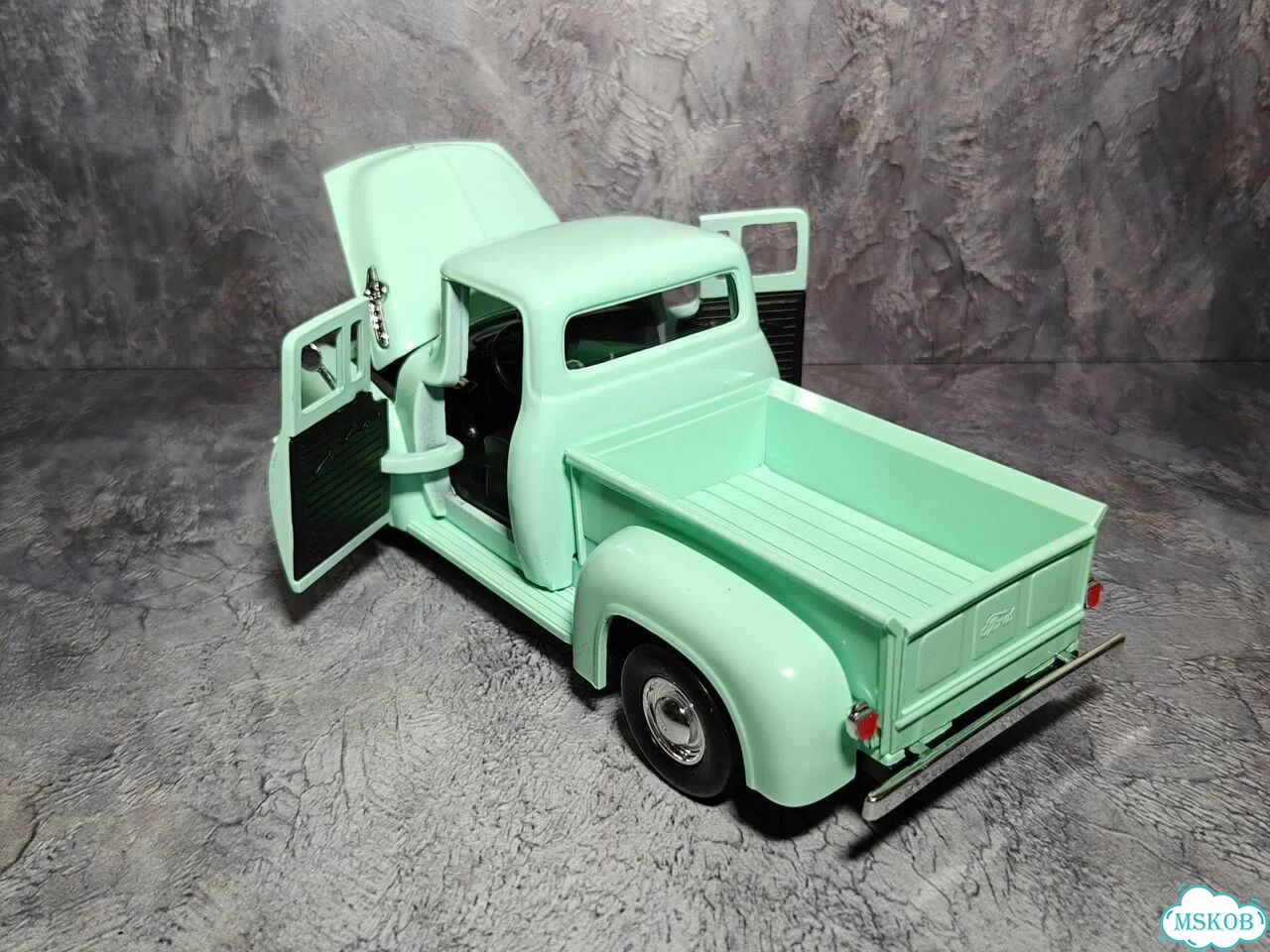 Модель 1/24 Ford F-100 Pickup 1955 Mint, Motormax фото 8