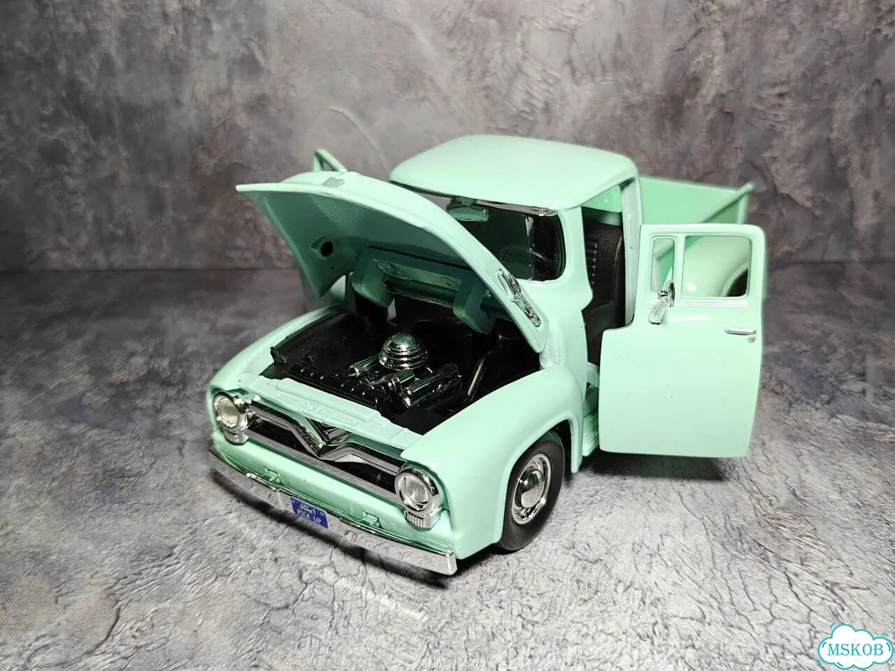 Модель 1/24 Ford F-100 Pickup 1955 Mint, Motormax фото 9