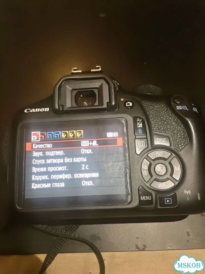 Canon 1300d body почти новый фото 4