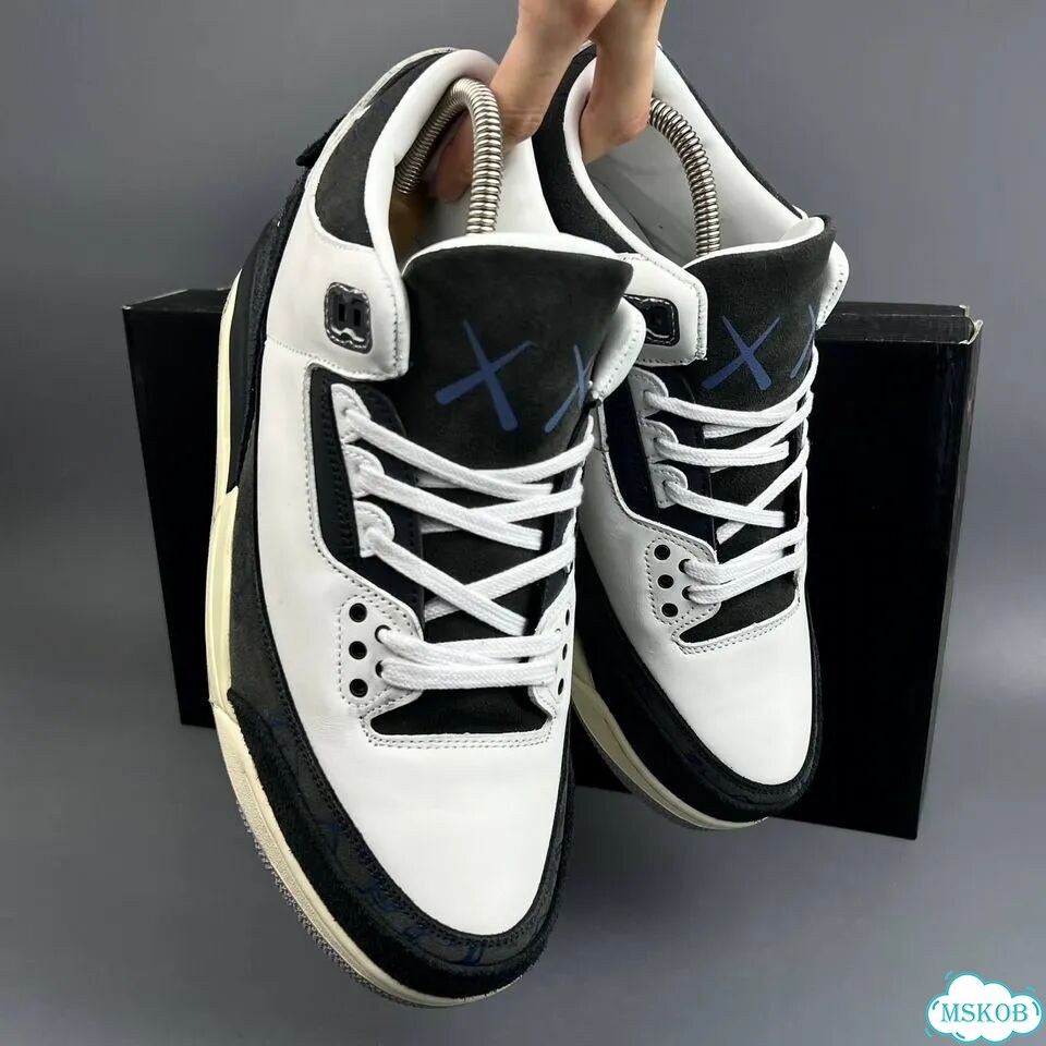 Nike Air Jordan 3 Kaws Black White фото 6