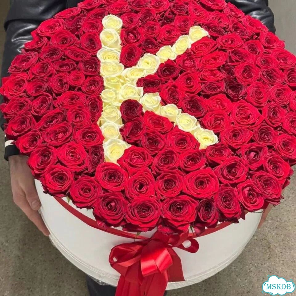 101роза в коробке с инициалами фото 3