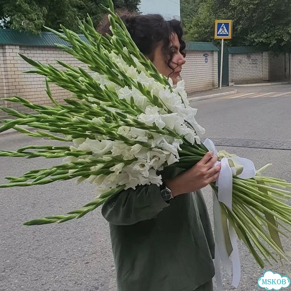 Белые гладиолусы с доставкой Москва фото 5