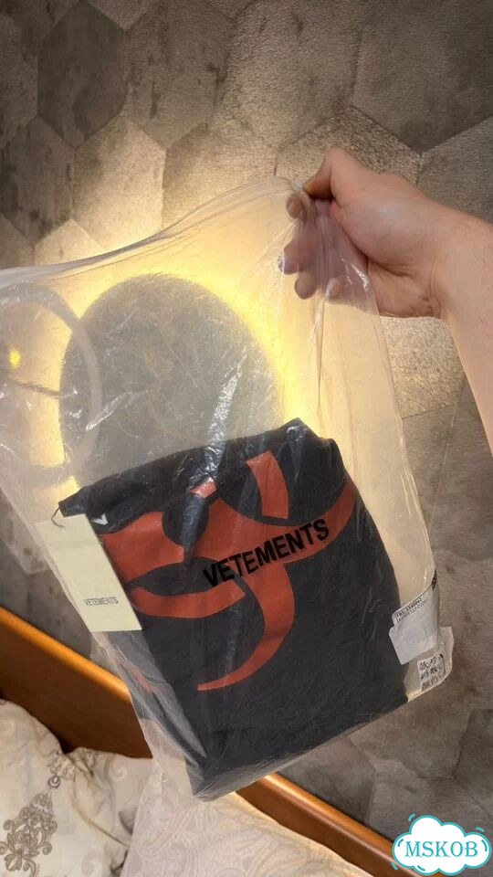Футболка Vetements Genetically Modified фото 1