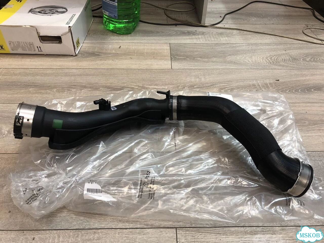 Патрубок интеркулера BMW N57 X5 X6 11617807986 фото 1