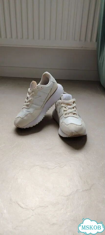 Кроссовки женские New Balance фото 1
