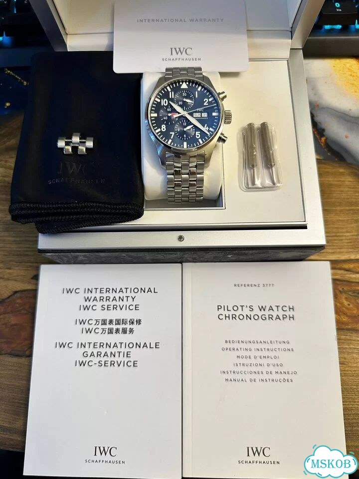 IWC Pilot Le Petit Prince Chronograph 43 в наличии фото 3