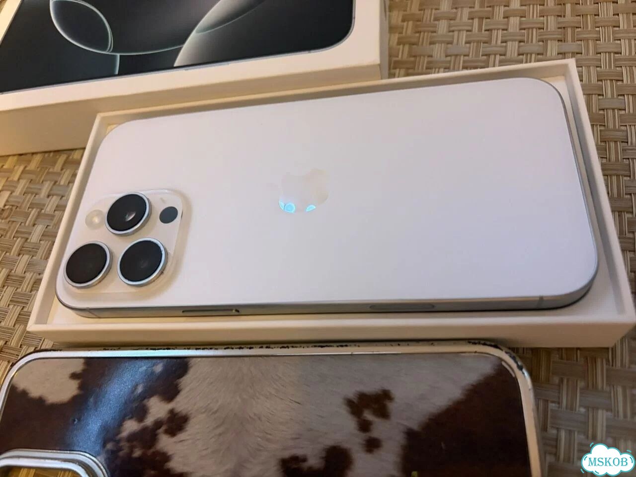 iPhone 16 Pro Max, 256 ГБ, SIM + eSIM фото 2
