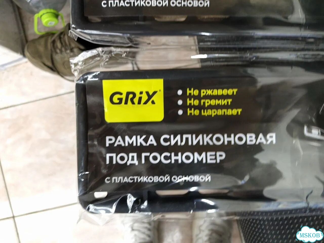 Силиконовая рамка Grix топ фото 1