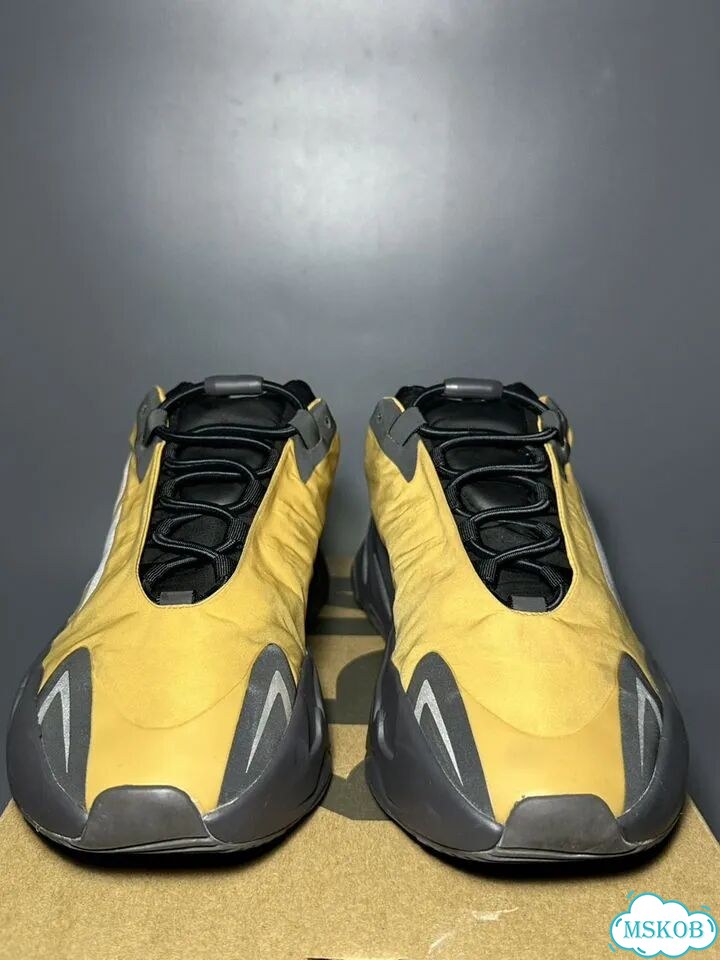 Кроссовки Adidas Yeezy Boost 700 Yellow оригинал фото 3