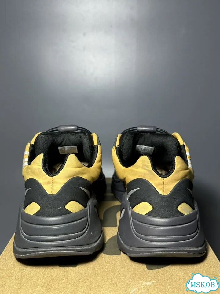 Кроссовки Adidas Yeezy Boost 700 Yellow оригинал фото 4