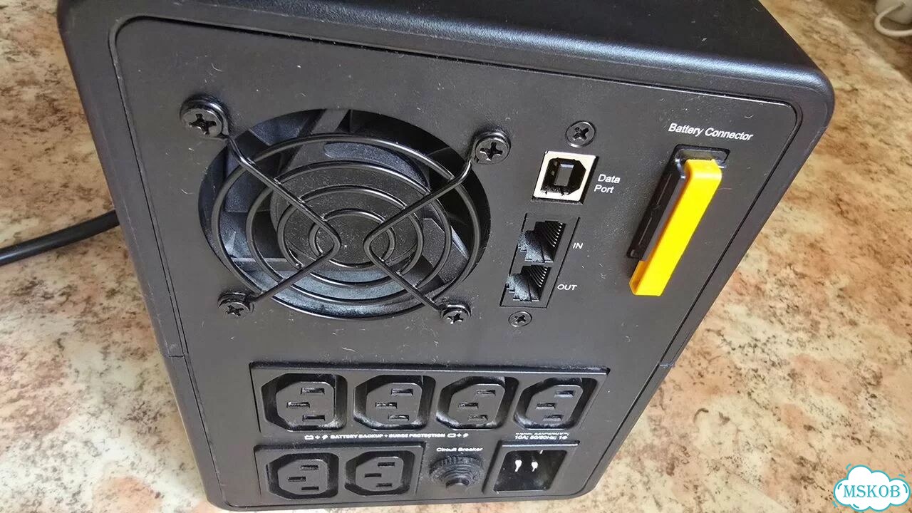 Источник бесперебойного питания APC BX2200MI фото 1