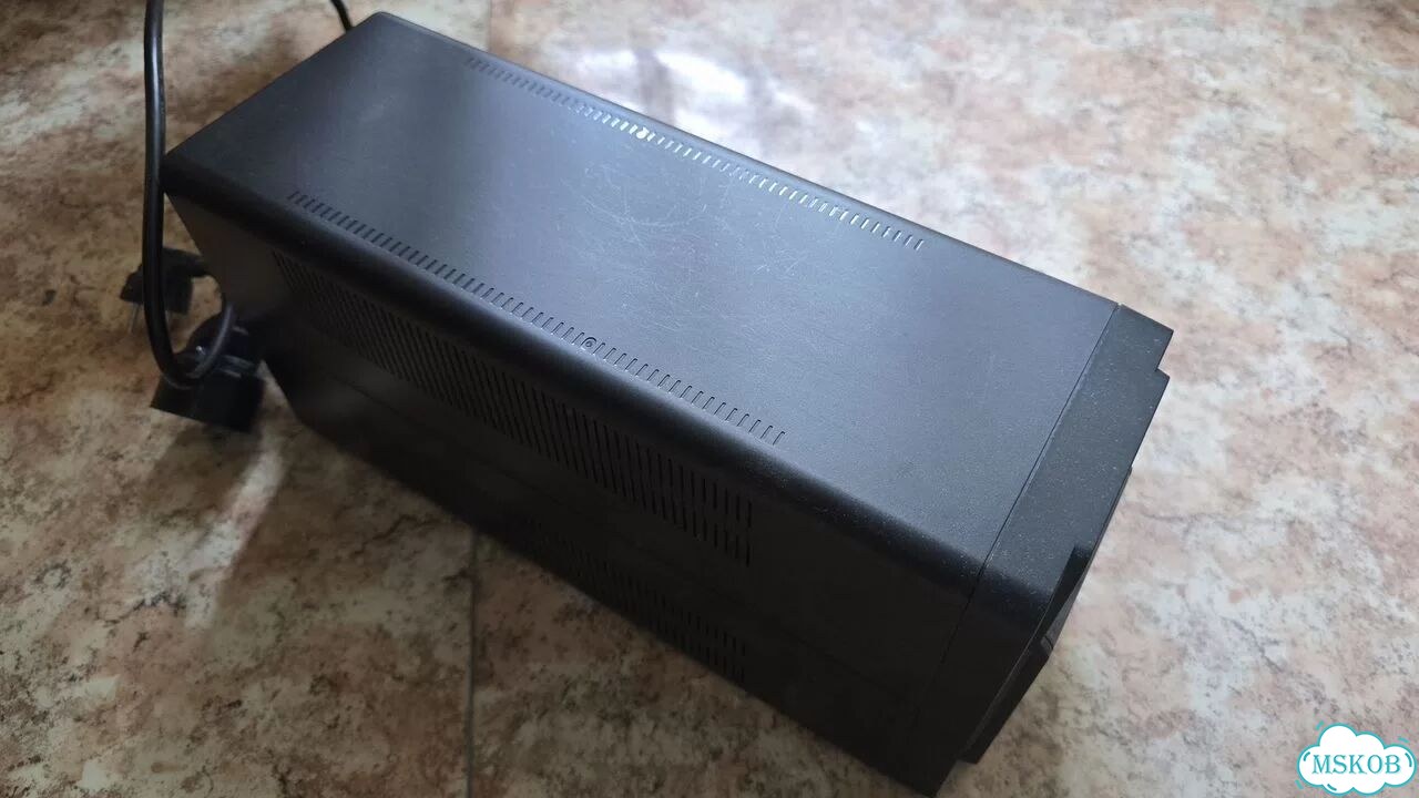 Источник бесперебойного питания APC BX2200MI фото 2