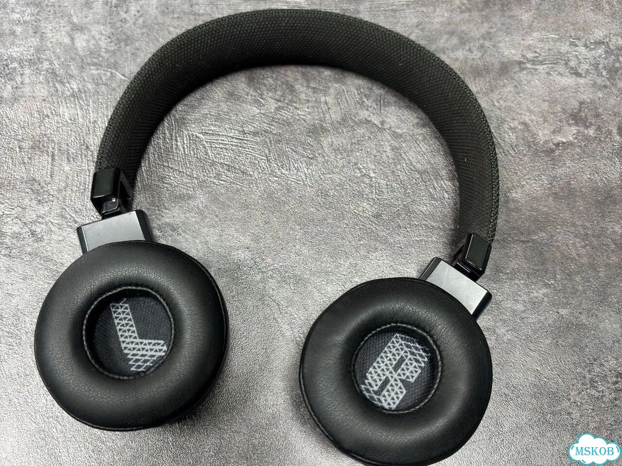 Наушники JBL Live 400BT фото 1