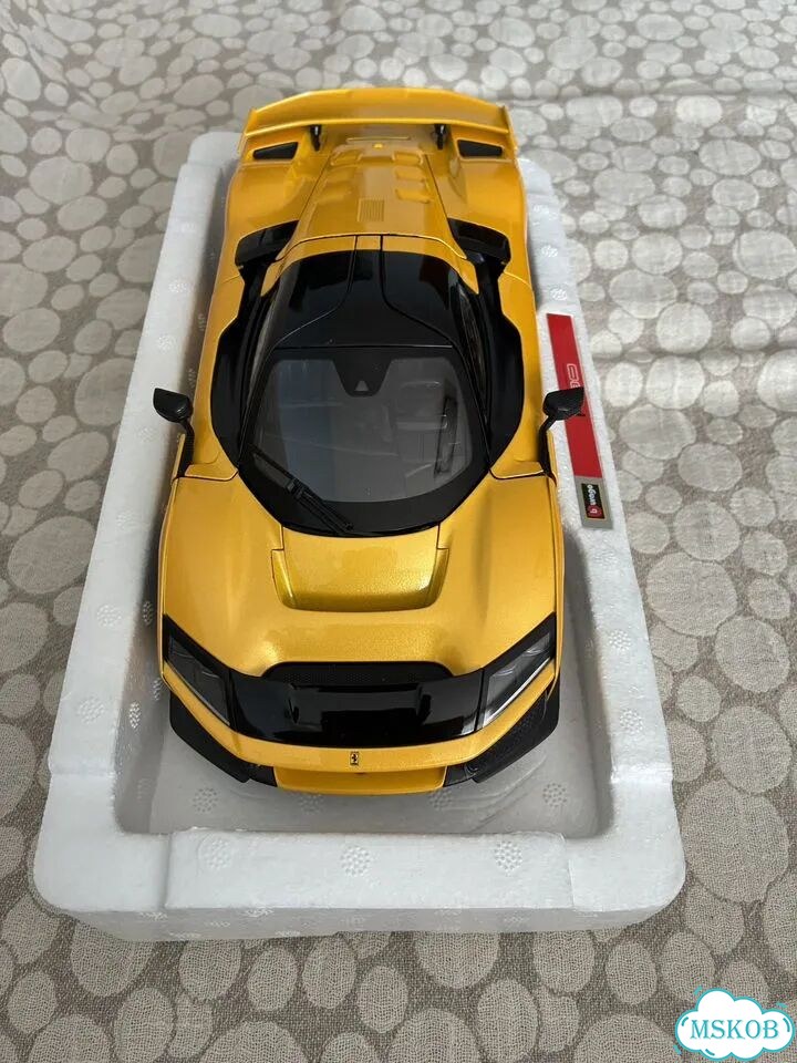 Модель Ferrari F80 1/18 фото 2