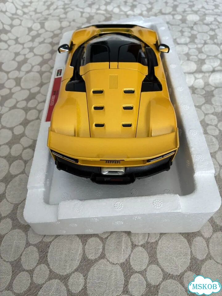 Модель Ferrari F80 1/18 фото 3