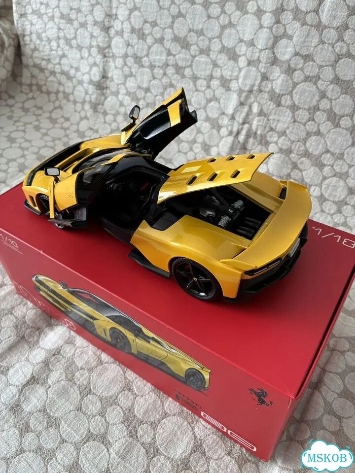 Модель Ferrari F80 1/18 фото 5