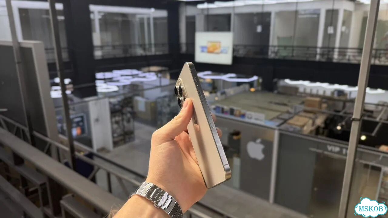 iPhone 15 Pro Max, 256 ГБ, SIM + eSIM фото 2