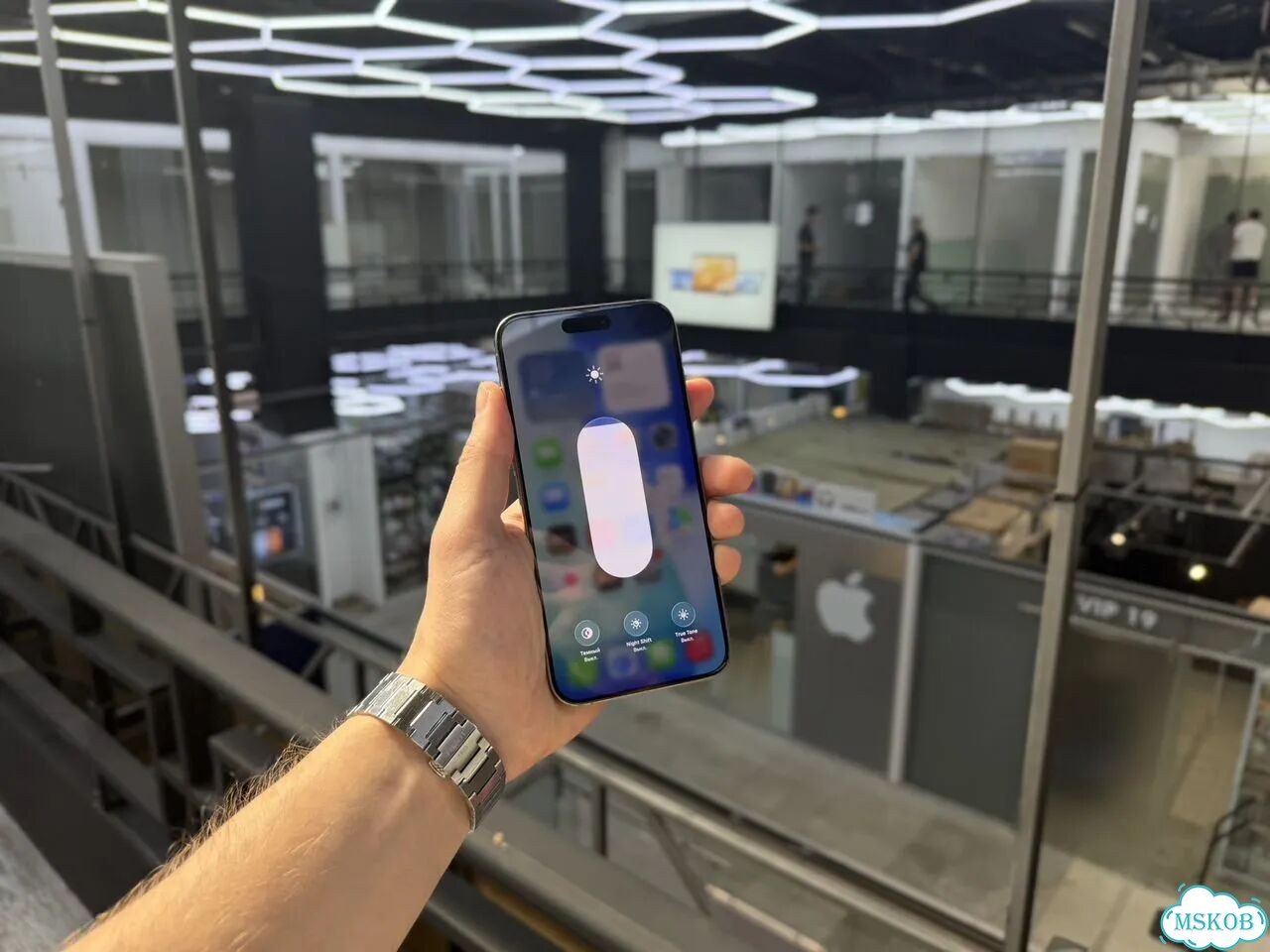iPhone 15 Pro Max, 256 ГБ, SIM + eSIM фото 3