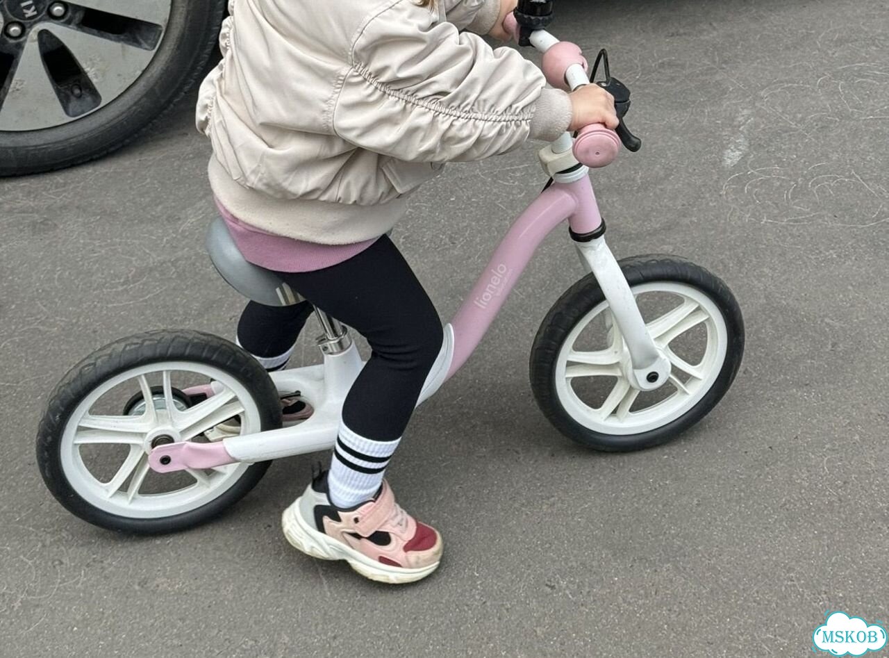 Беговел Lionelo Arie Bubblegum фото 1