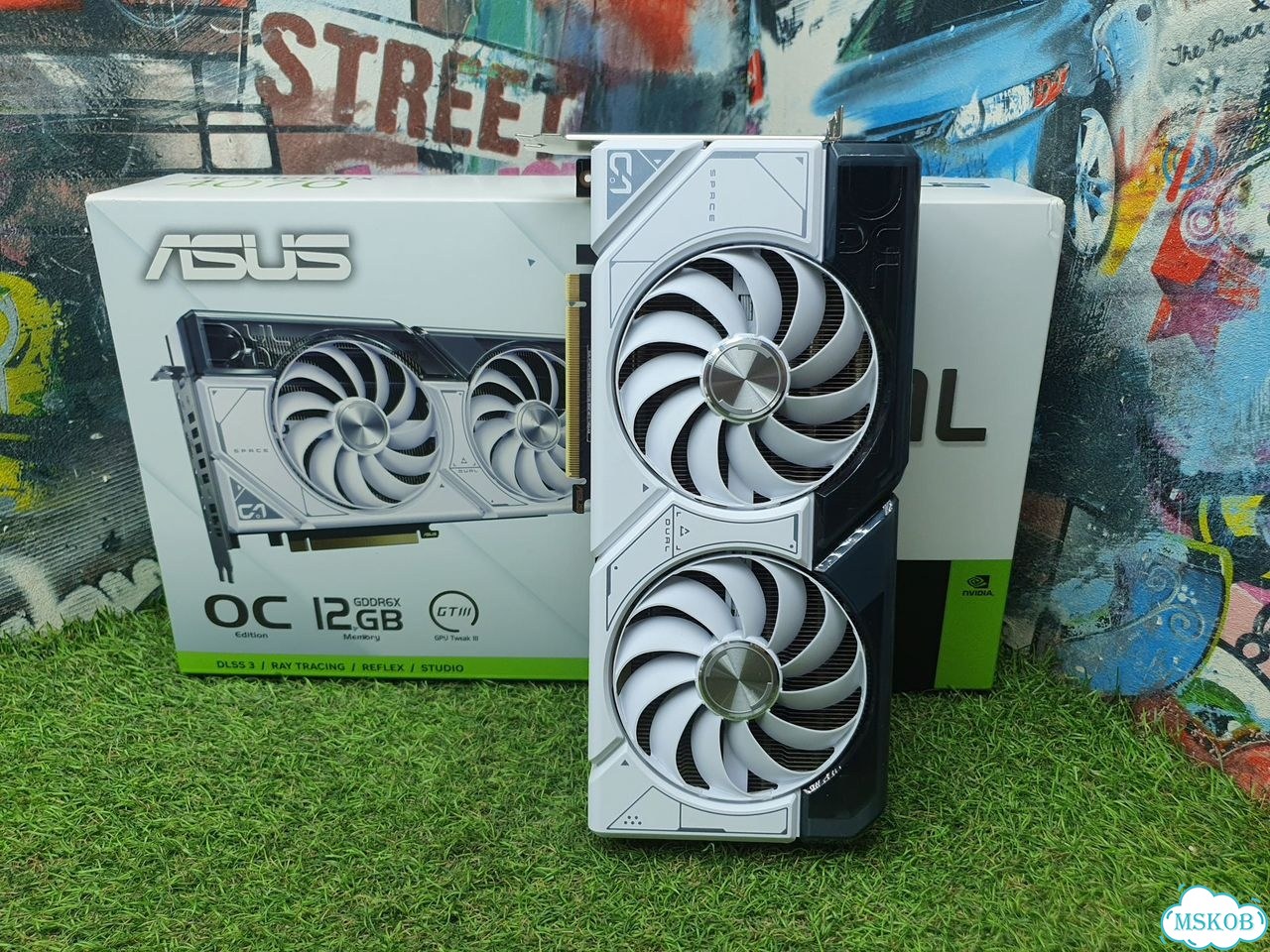 Asus GeForce RTX 4070 Dual White OC Edition 12Gb фото 1