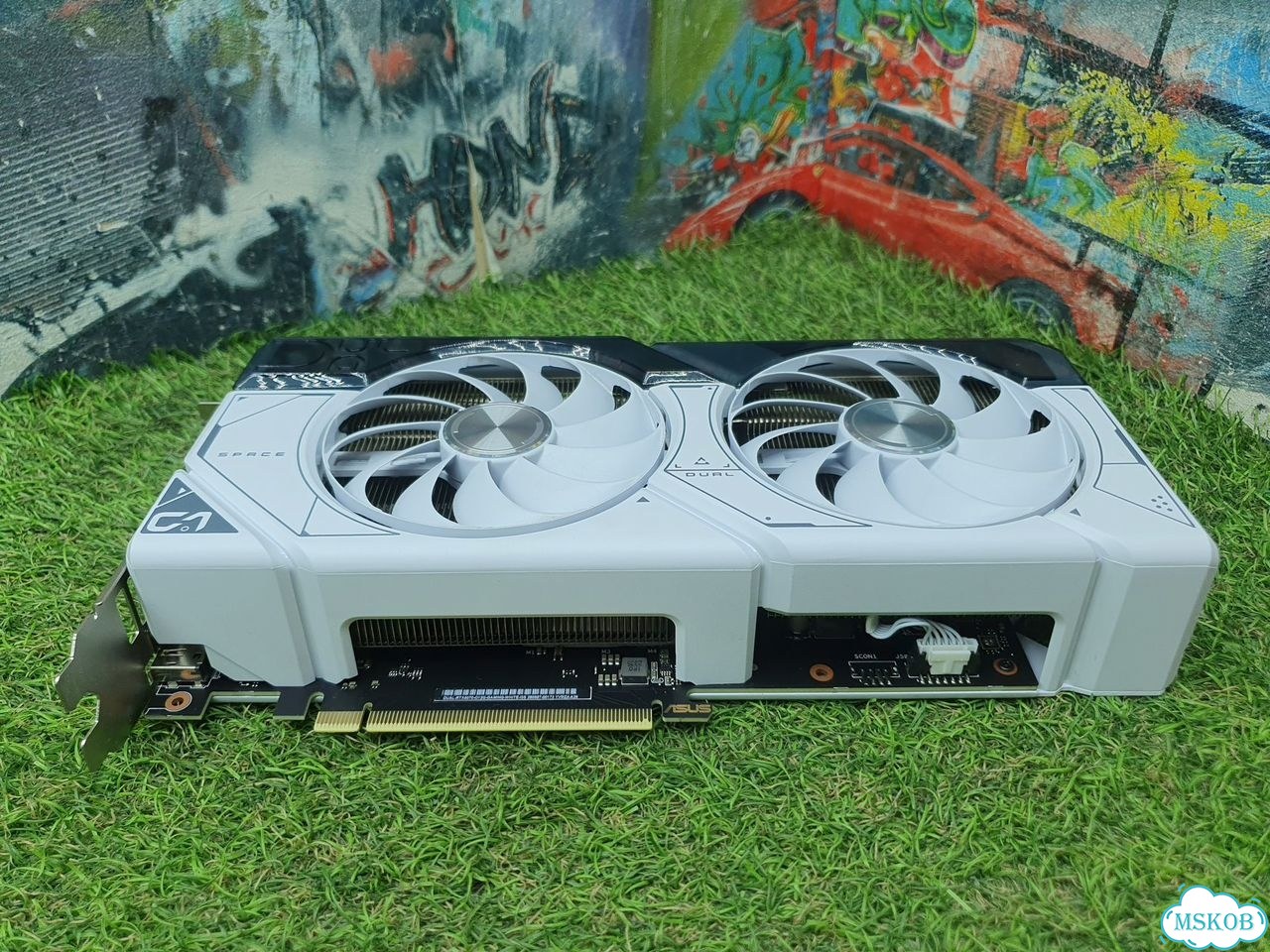 Asus GeForce RTX 4070 Dual White OC Edition 12Gb фото 2