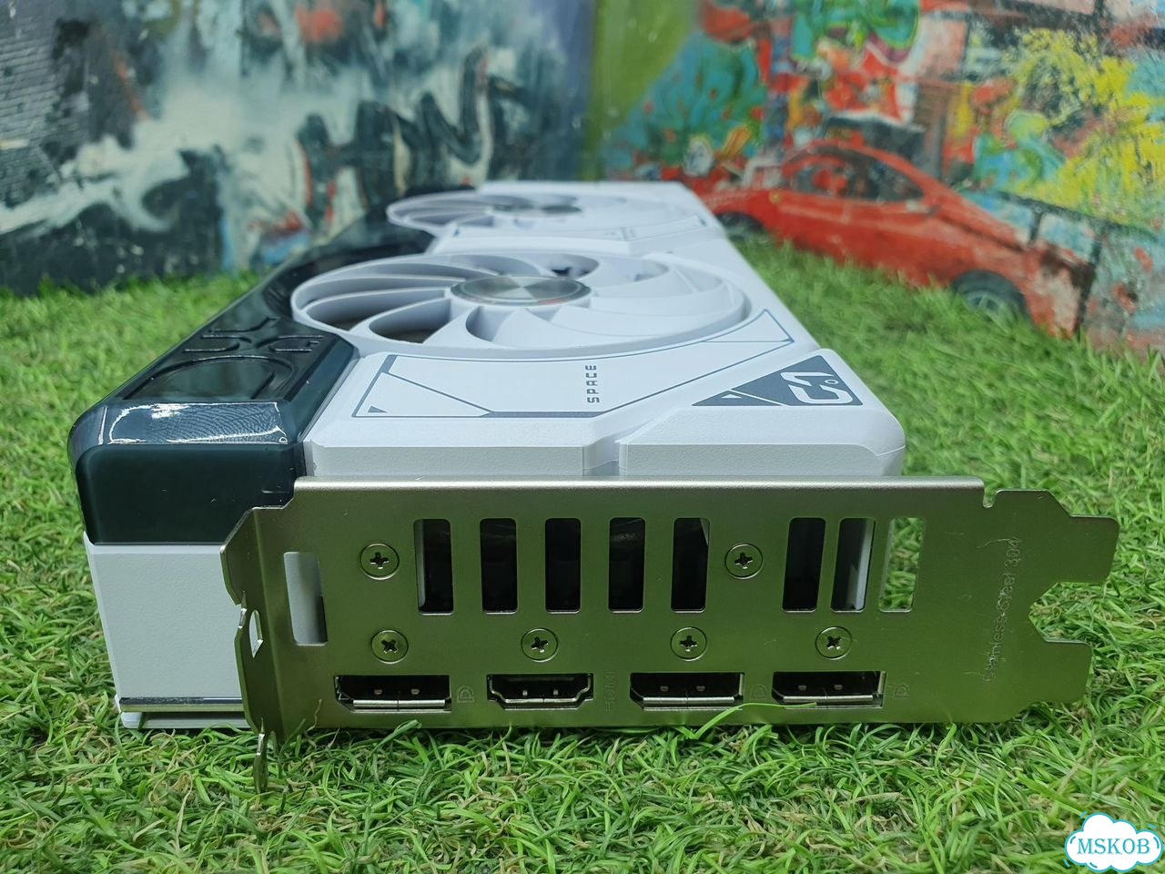 Asus GeForce RTX 4070 Dual White OC Edition 12Gb фото 3