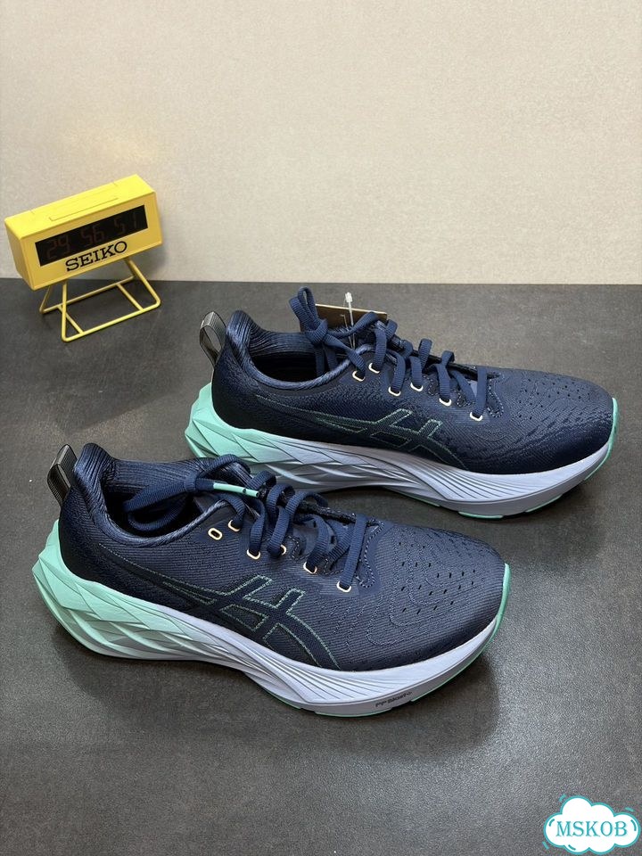 Asics Novablast 4, размер 23,5 см фото 1