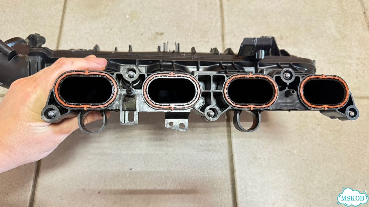 Впускной коллектор Mercedes W213 фото 5