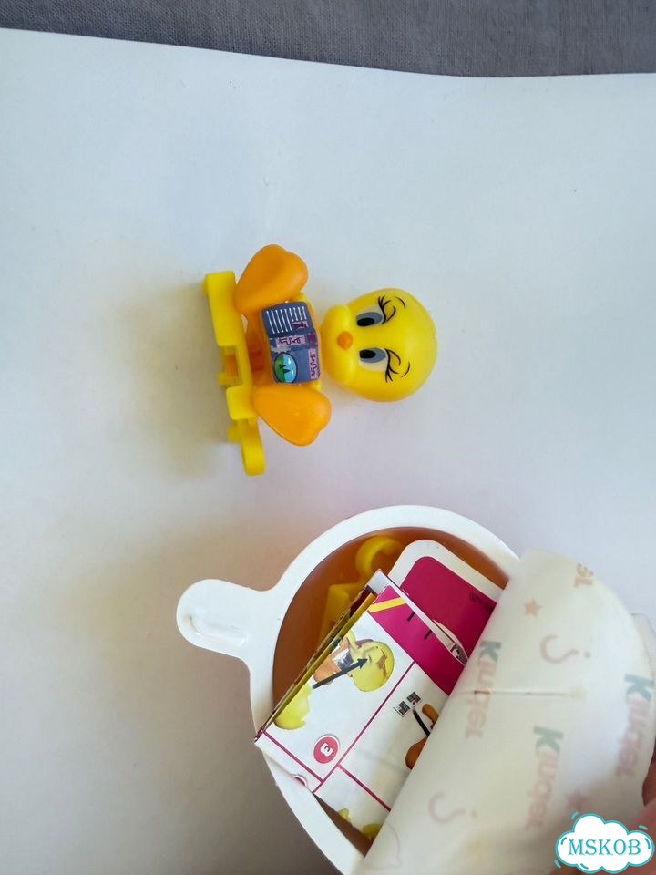 Kinder Joy:Looney Tunes,Jurassic World,Minecraft фото 2