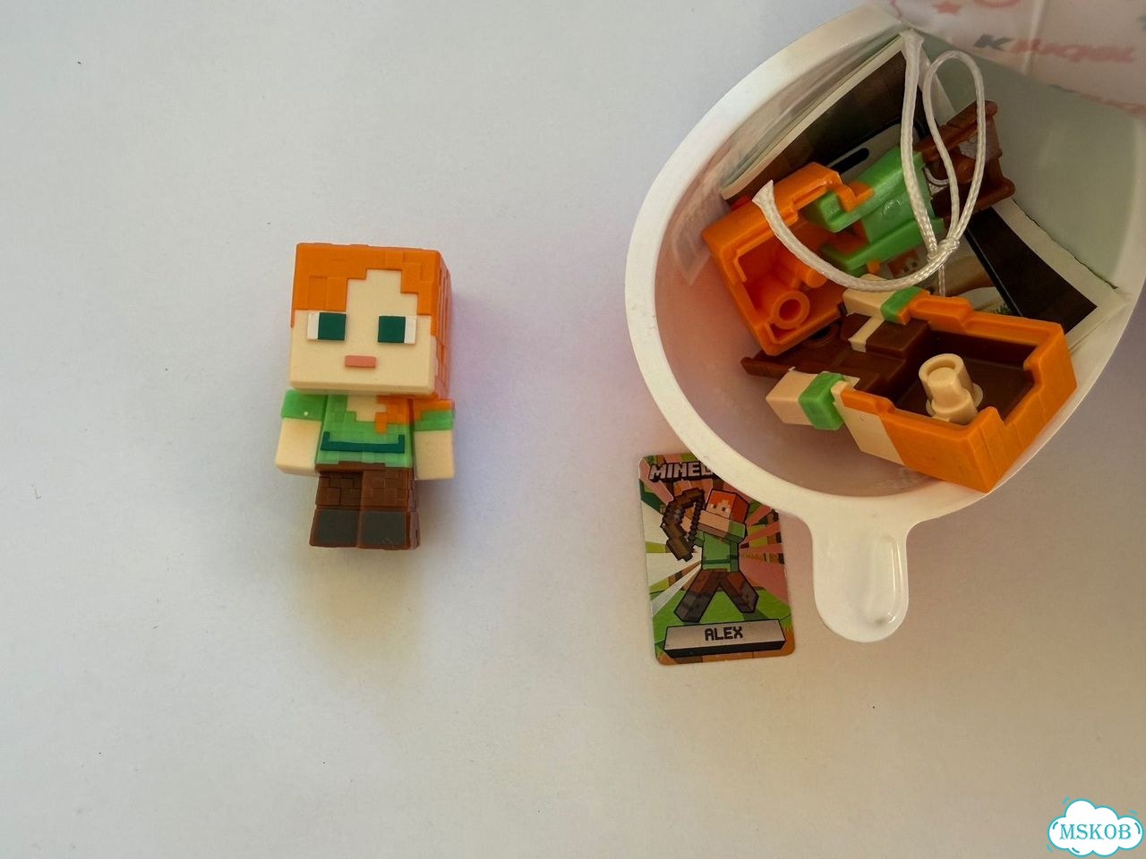 Kinder Joy:Looney Tunes,Jurassic World,Minecraft фото 7