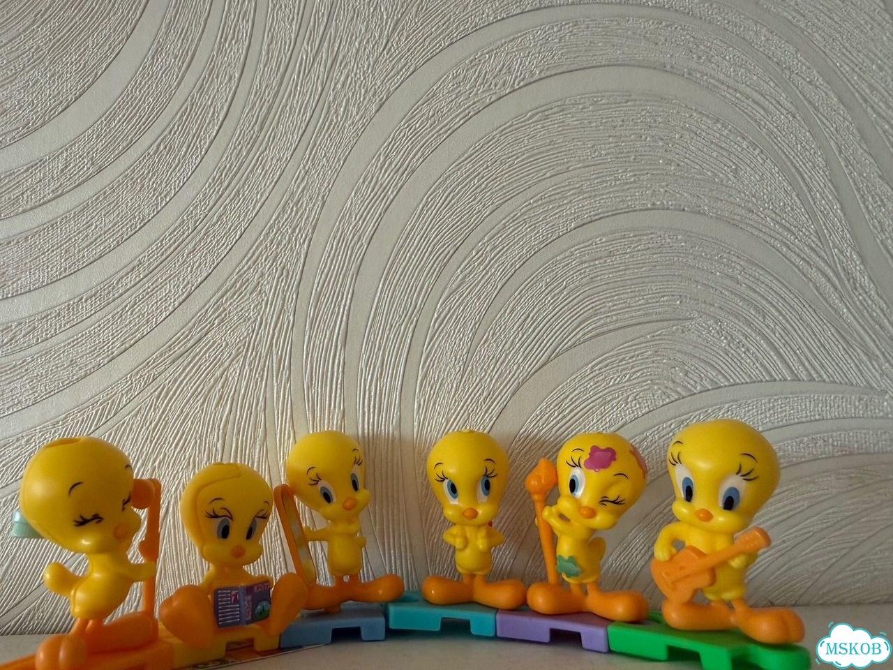 Kinder Joy:Looney Tunes,Jurassic World,Minecraft фото 9