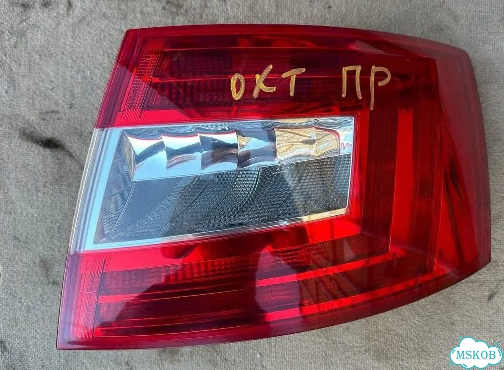 Фонарь задний правый Skoda Octavia A7 фото 1