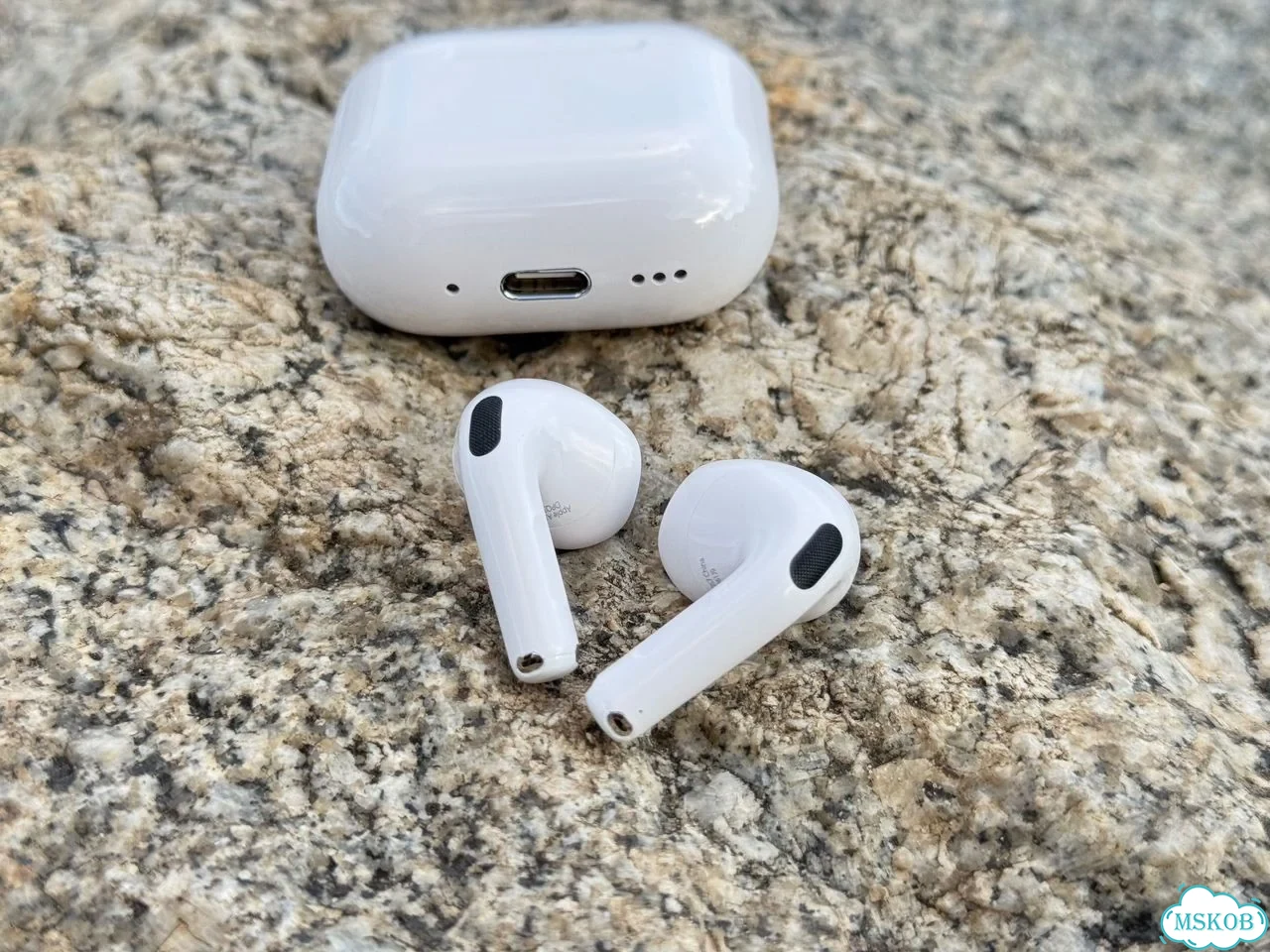 Airpods 4 с шумоподавлением (ANC) + 2 Чехла фото 5