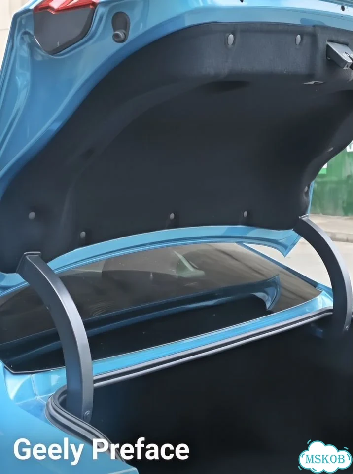 Тюнинг Geely Preface накладки петель багажника фото 4
