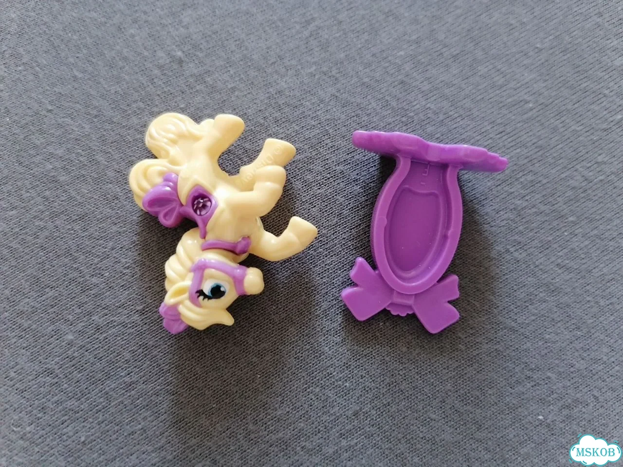 Фигурка kinder Пони с зеркалом фото 4