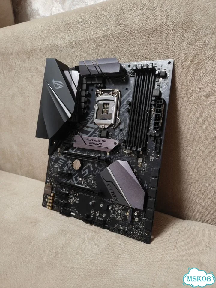 Asus ROG strix H370-F gaming фото 1